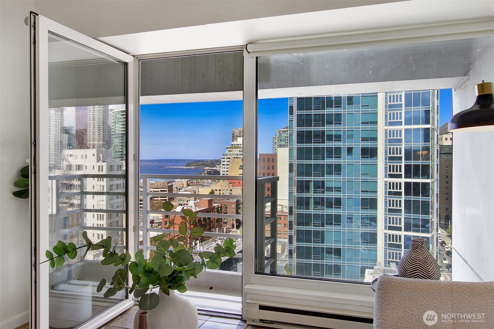 1415 2nd Avenue, Seattle, WA 98101