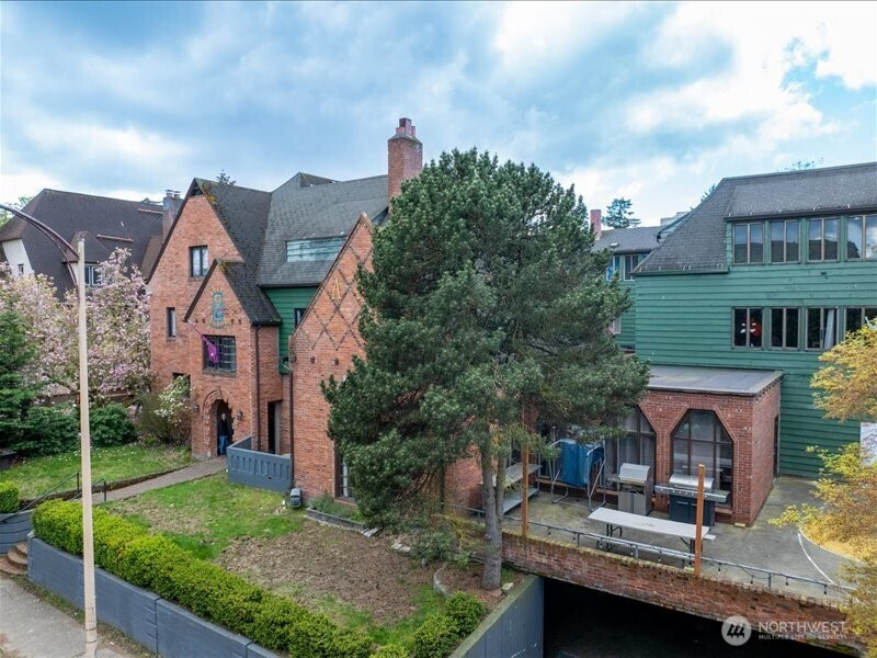 4509 19th Avenue NE, Seattle, WA 98105