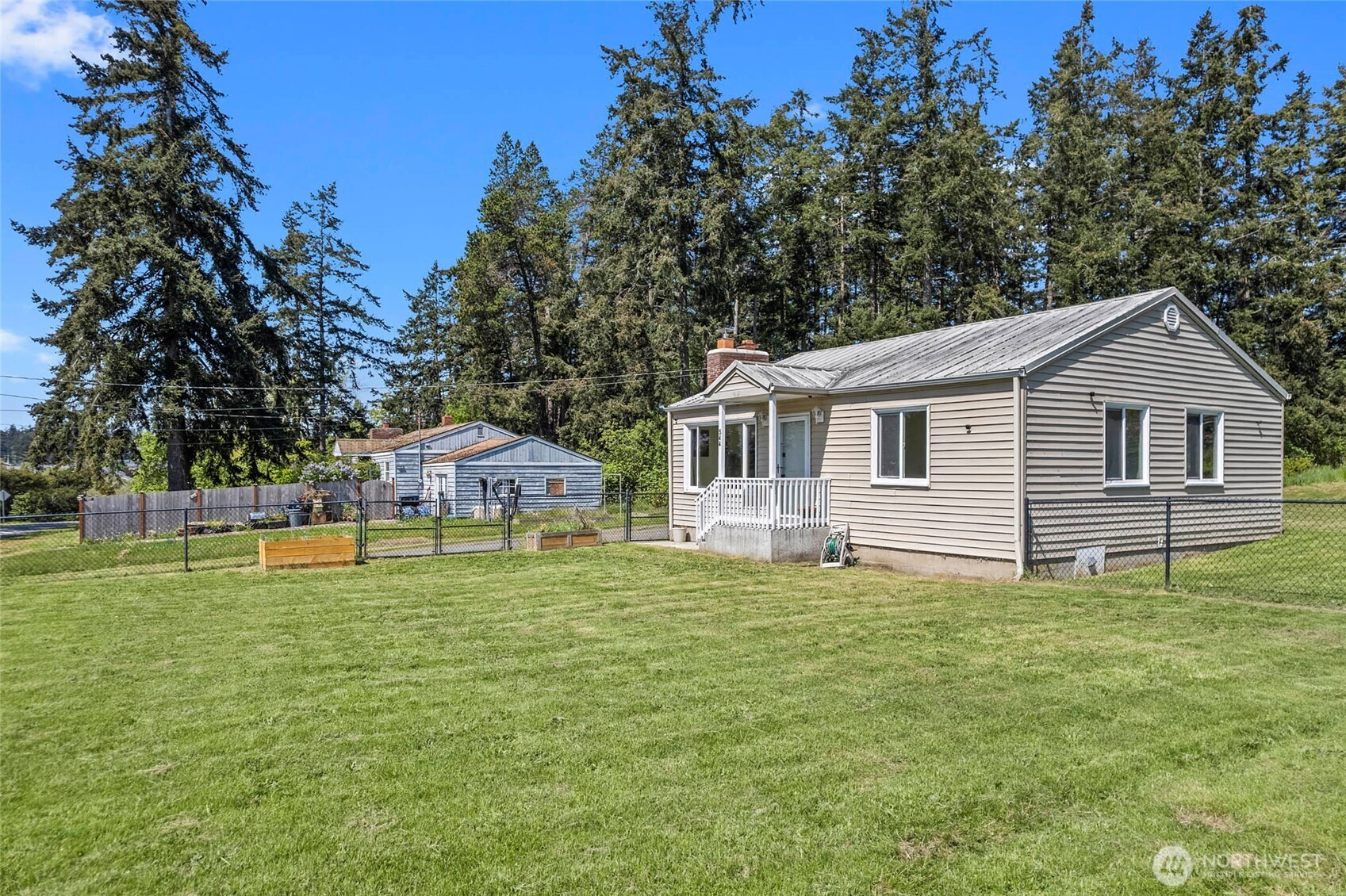 544 NE Easy Street, Oak Harbor, WA 98277