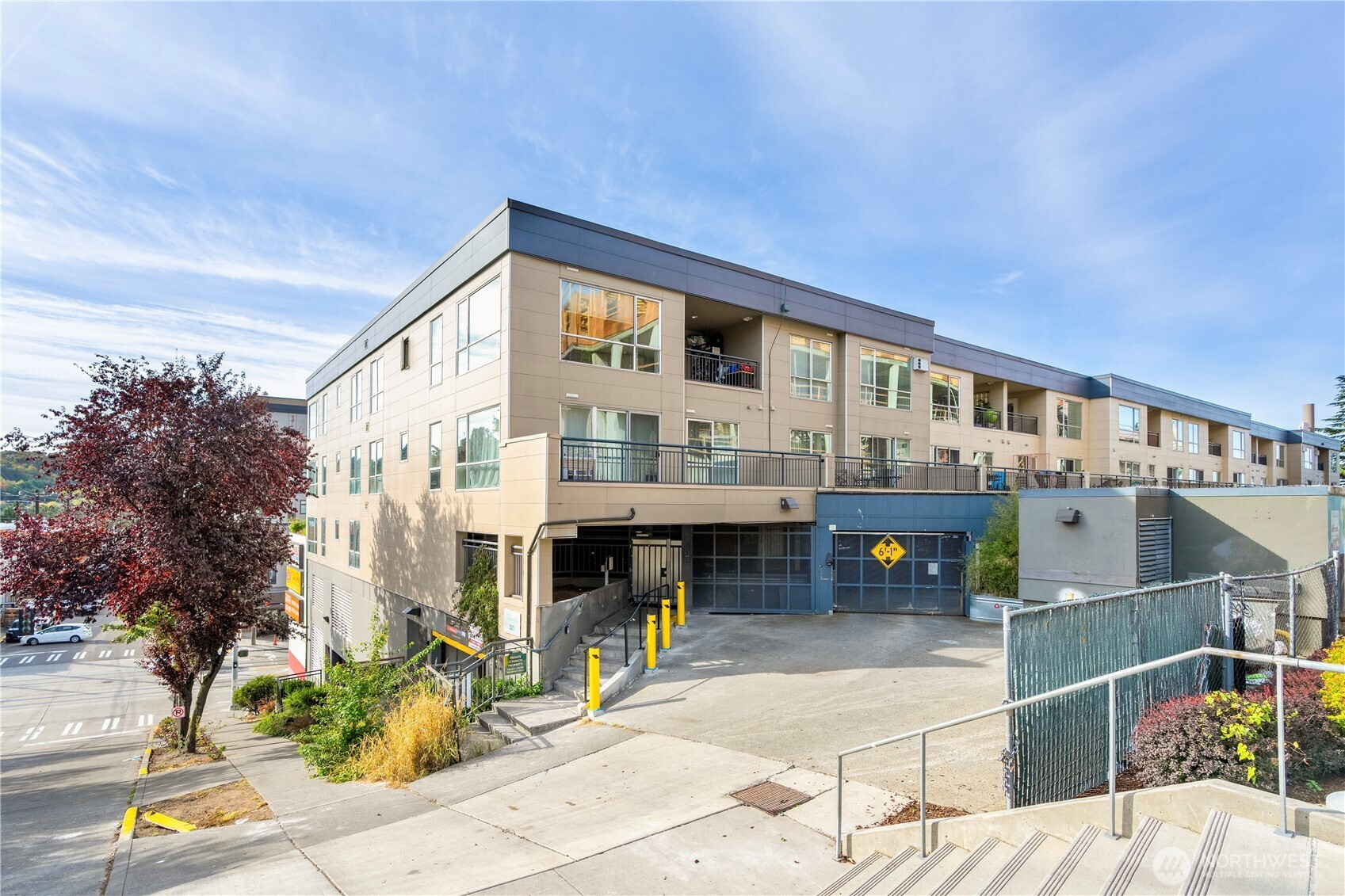 321 10th Avenue S, Seattle, WA 98104