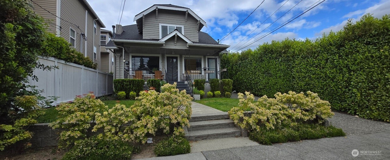 816 N 43rd Street, Seattle, WA 98103