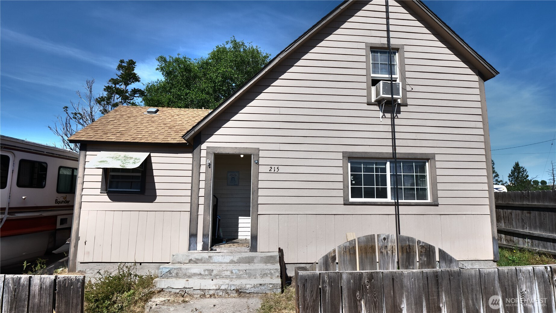 215 S Almira Avenue, Connell, WA 99326