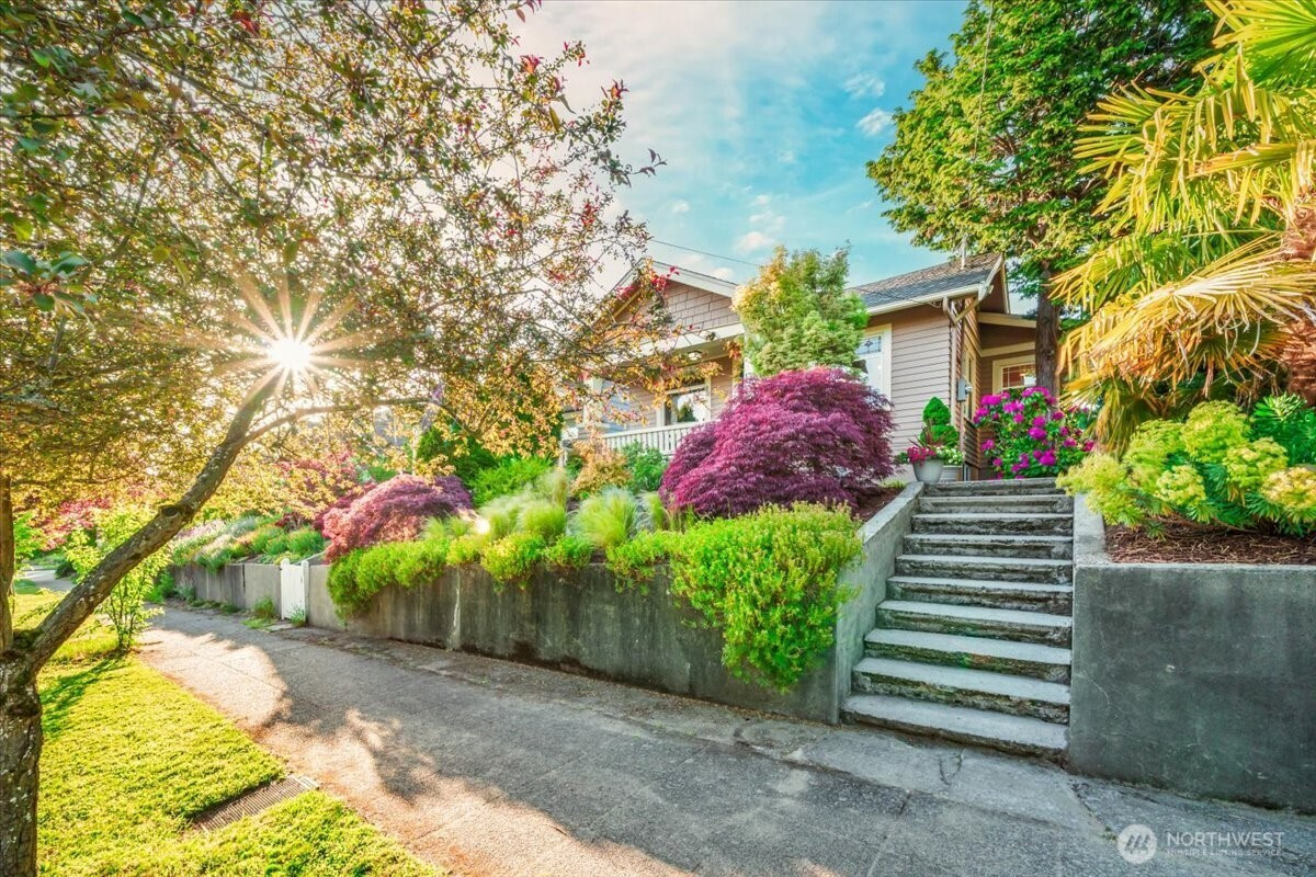 136 NW 74th Street, Seattle, WA 98117