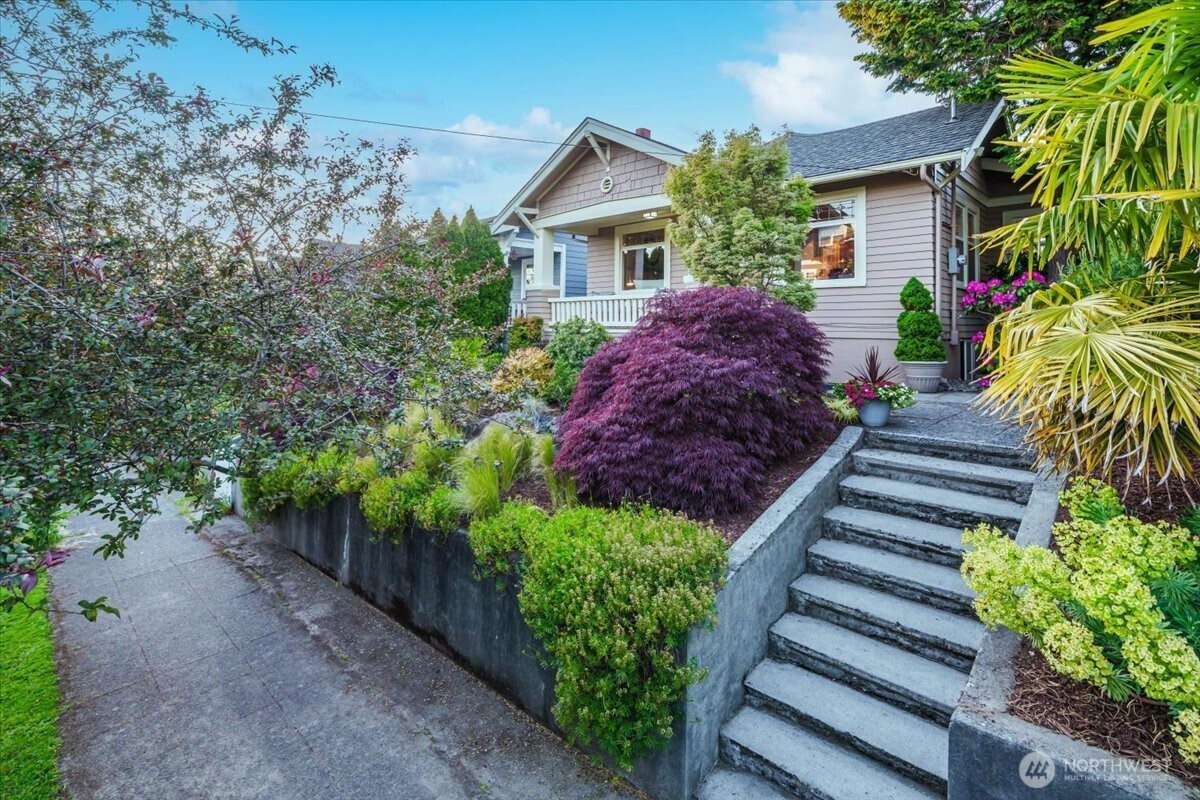 136 NW 74th Street, Seattle, WA 98117