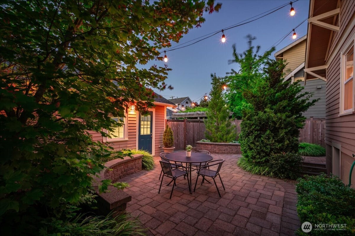 136 NW 74th Street, Seattle, WA 98117