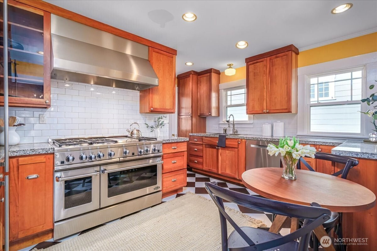 136 NW 74th Street, Seattle, WA 98117