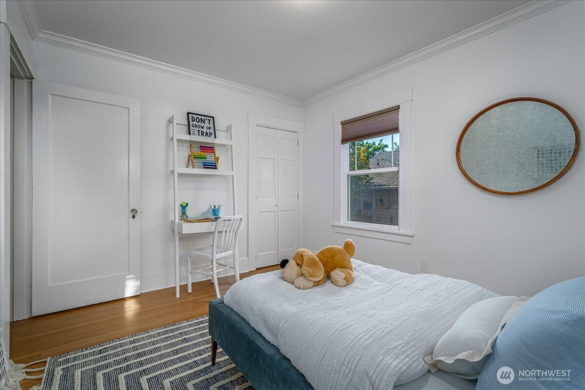 136 NW 74th Street, Seattle, WA 98117