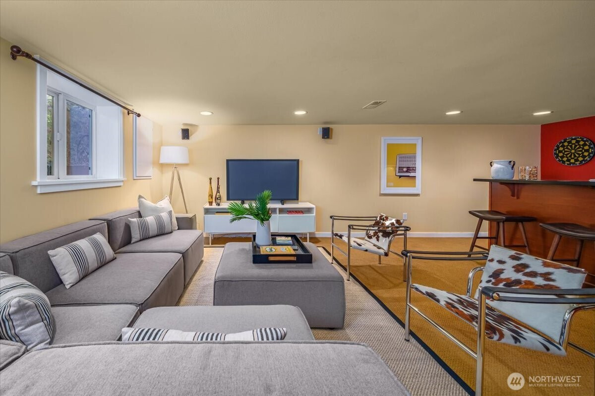 136 NW 74th Street, Seattle, WA 98117