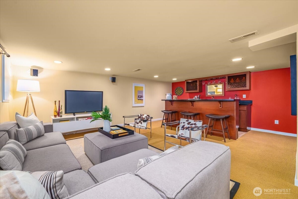 136 NW 74th Street, Seattle, WA 98117