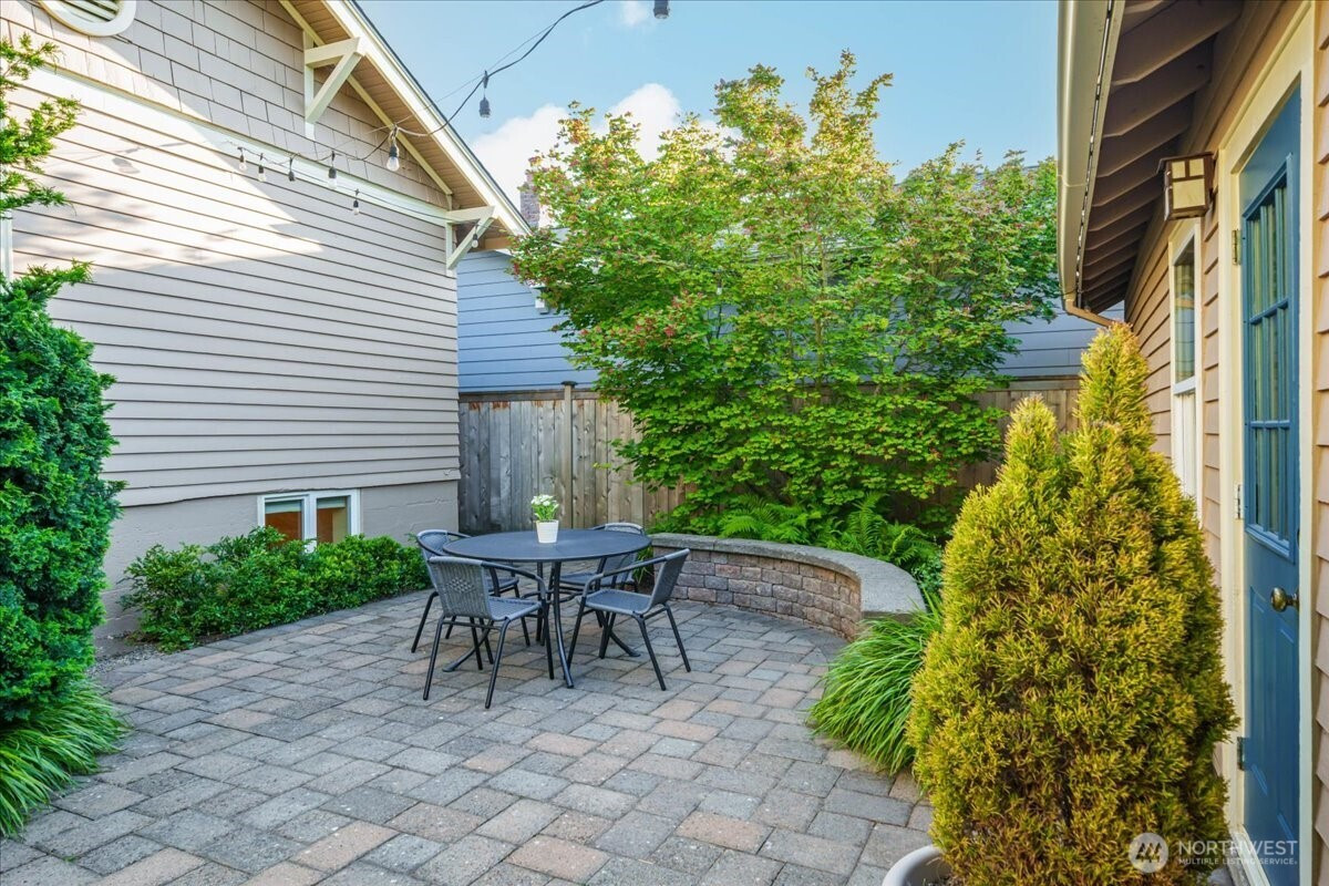 136 NW 74th Street, Seattle, WA 98117