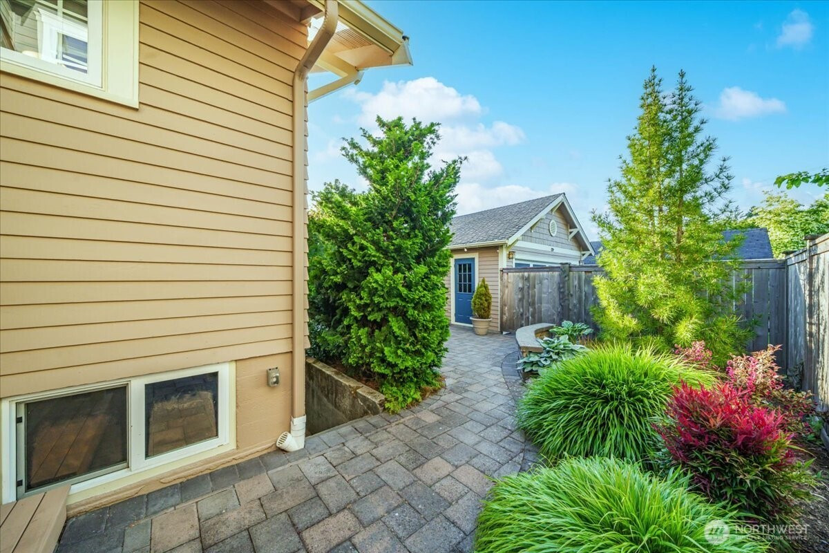 136 NW 74th Street, Seattle, WA 98117