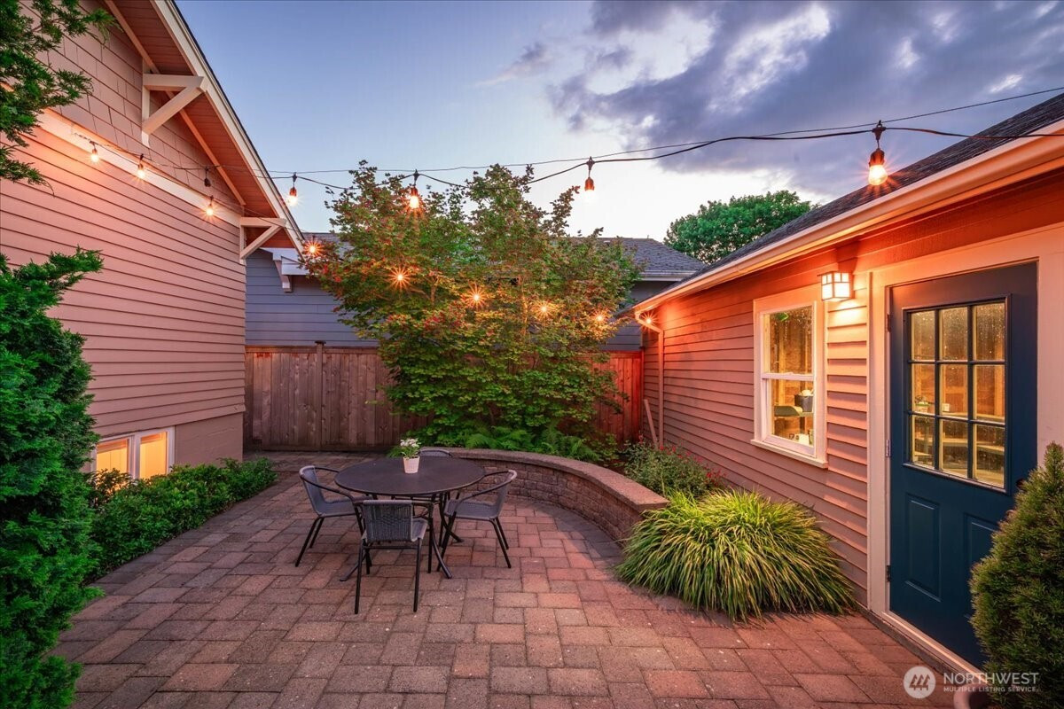 136 NW 74th Street, Seattle, WA 98117