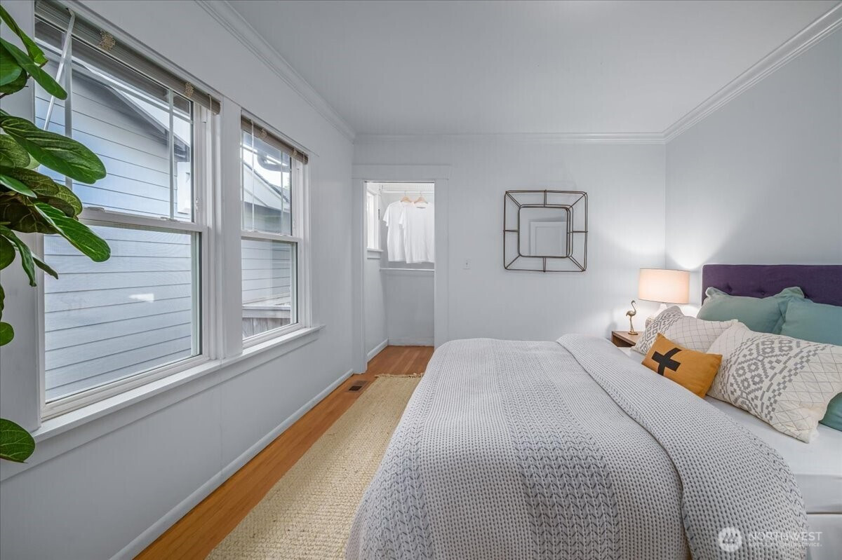 136 NW 74th Street, Seattle, WA 98117