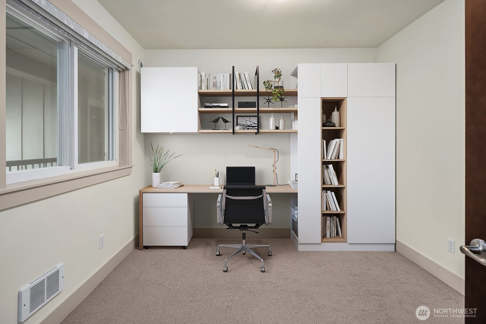 18609 SE Newport Way, Issaquah, WA 98027