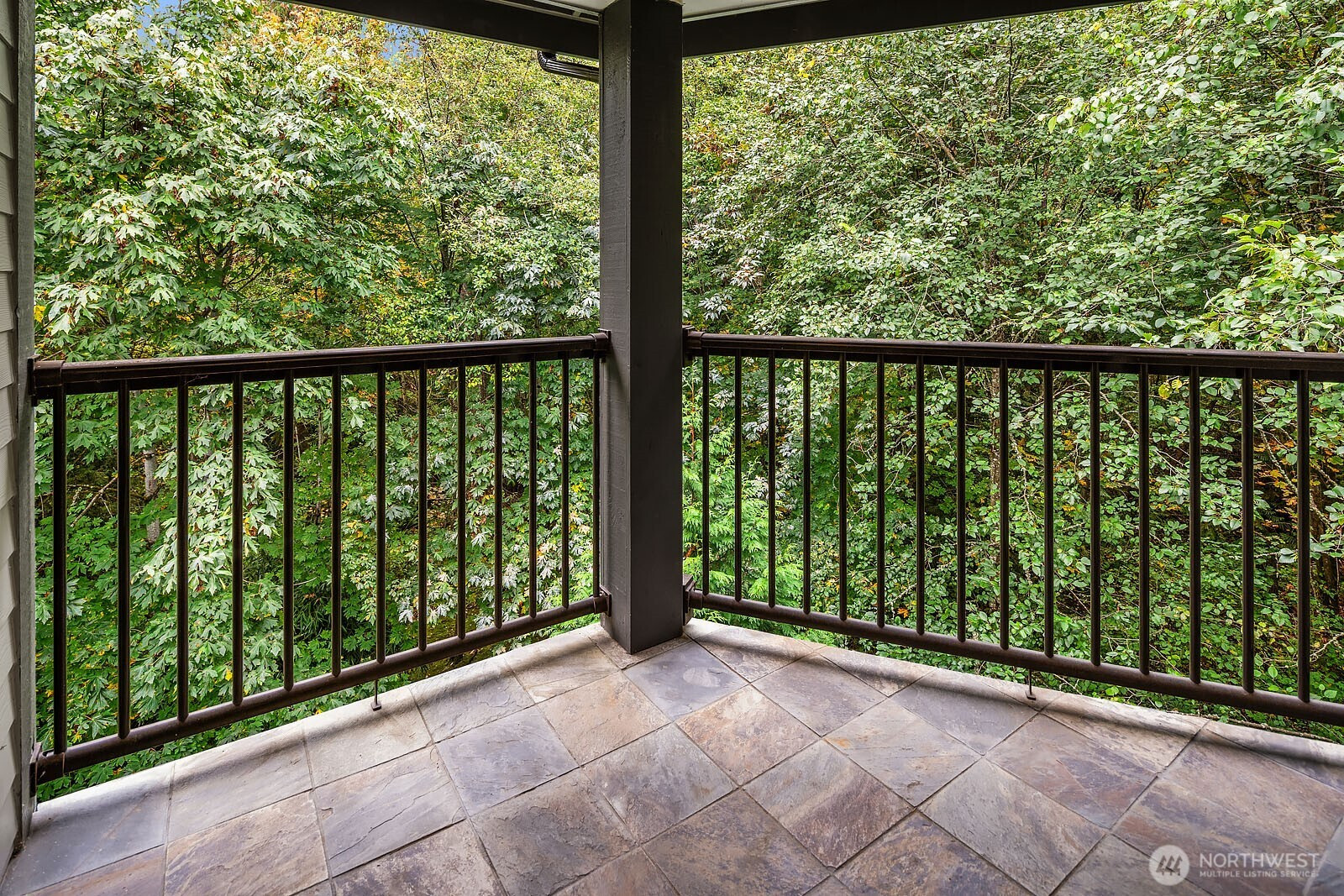 18609 SE Newport Way, Issaquah, WA 98027