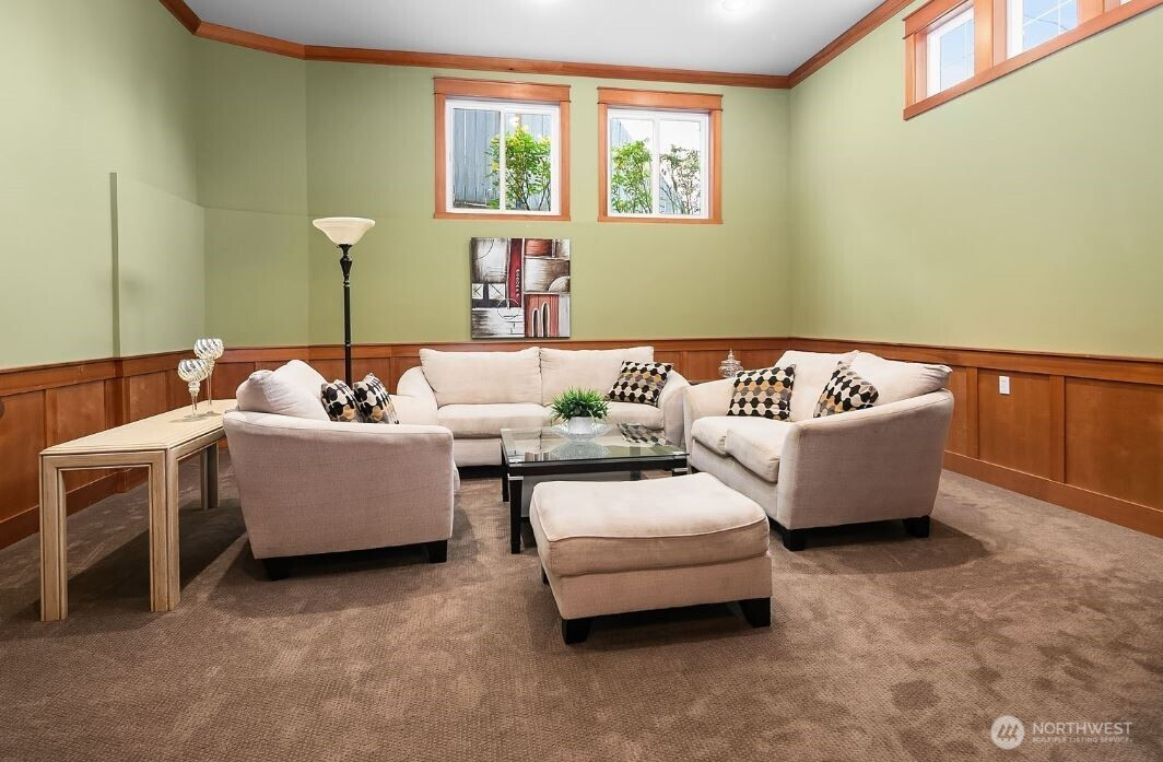 18609 SE Newport Way, Issaquah, WA 98027