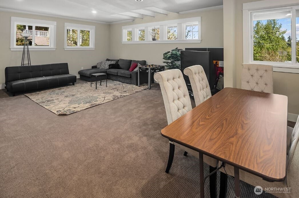 18609 SE Newport Way, Issaquah, WA 98027