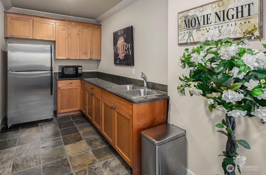 18609 SE Newport Way, Issaquah, WA 98027