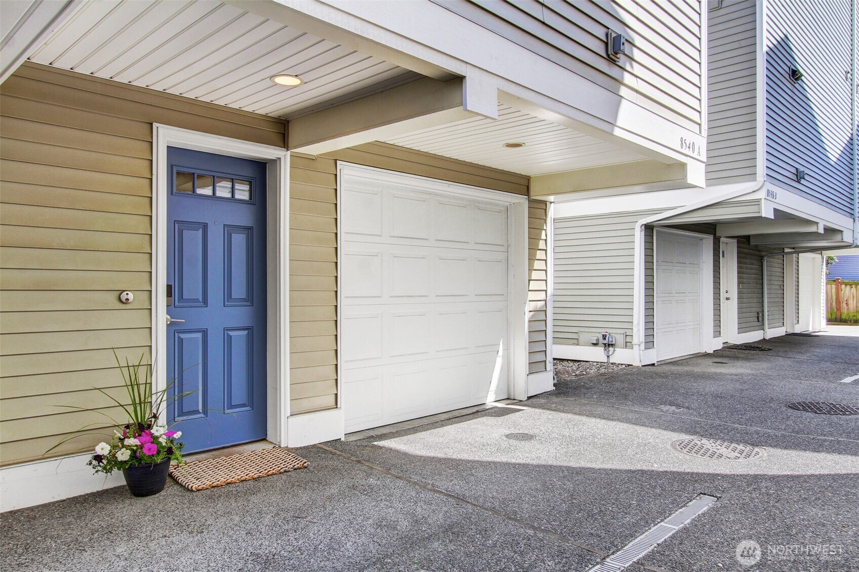 8540 Midvale Avenue N, Seattle, WA 98103