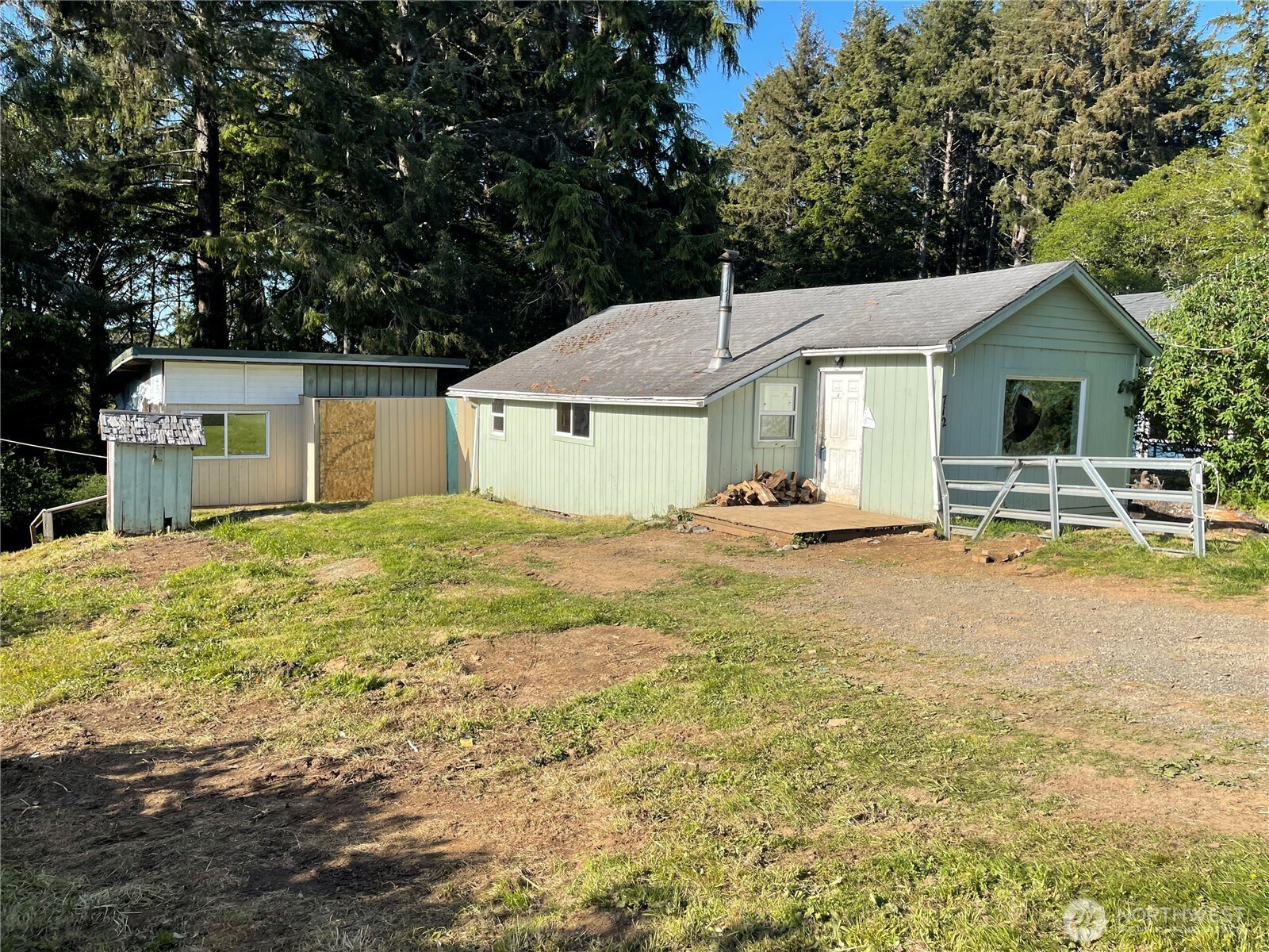 712 Copalis Beach Road, Copalis Beach, WA 98535