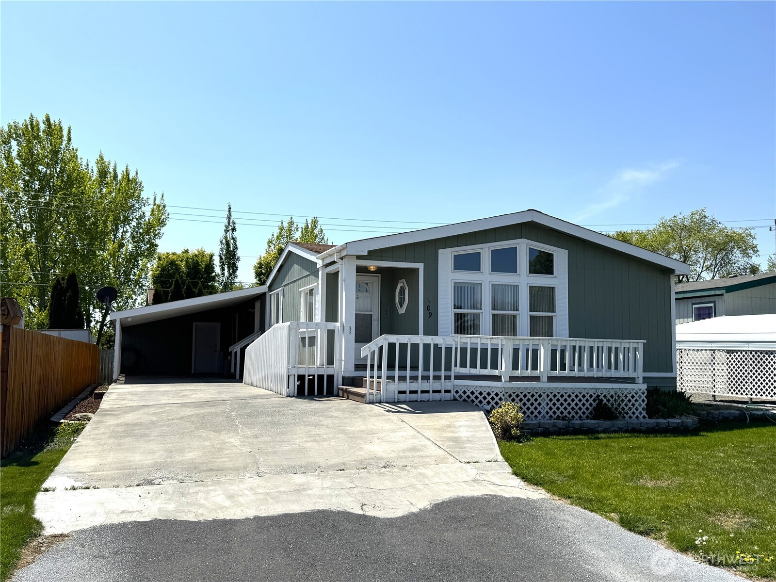 3010 W Peninsula Drive, Moses Lake, WA 98837
