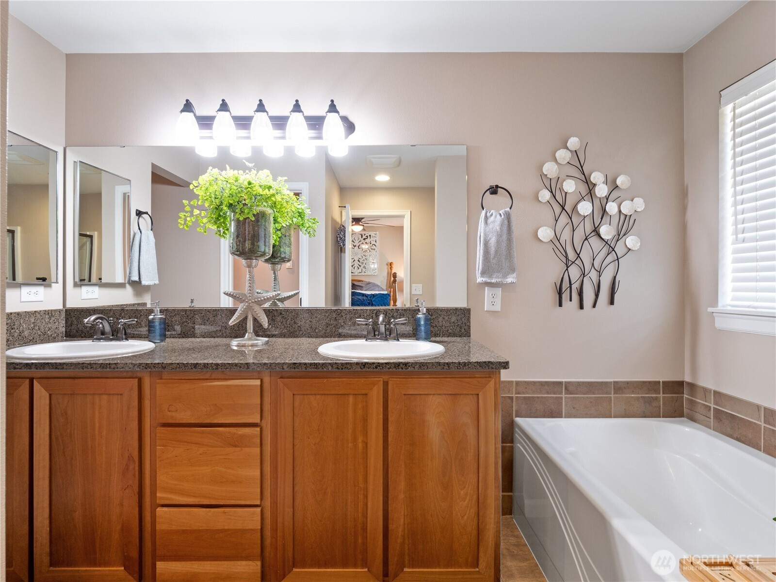 301 Chelan Place NE, Renton, WA 98059