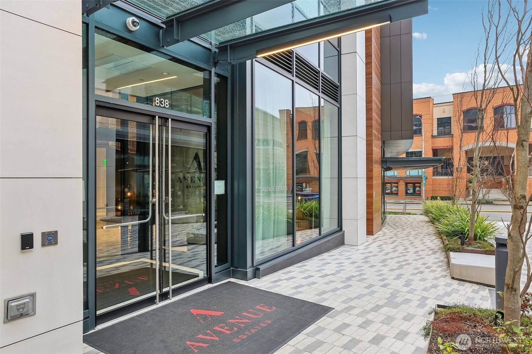 838 Avenue Square NE, Bellevue, WA 98004