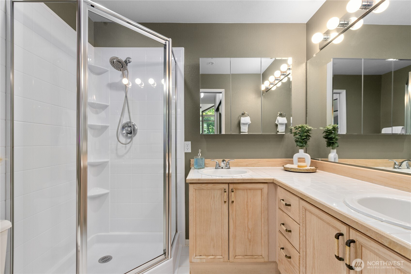 16019 Waynita Way NE, Bothell, WA 98011