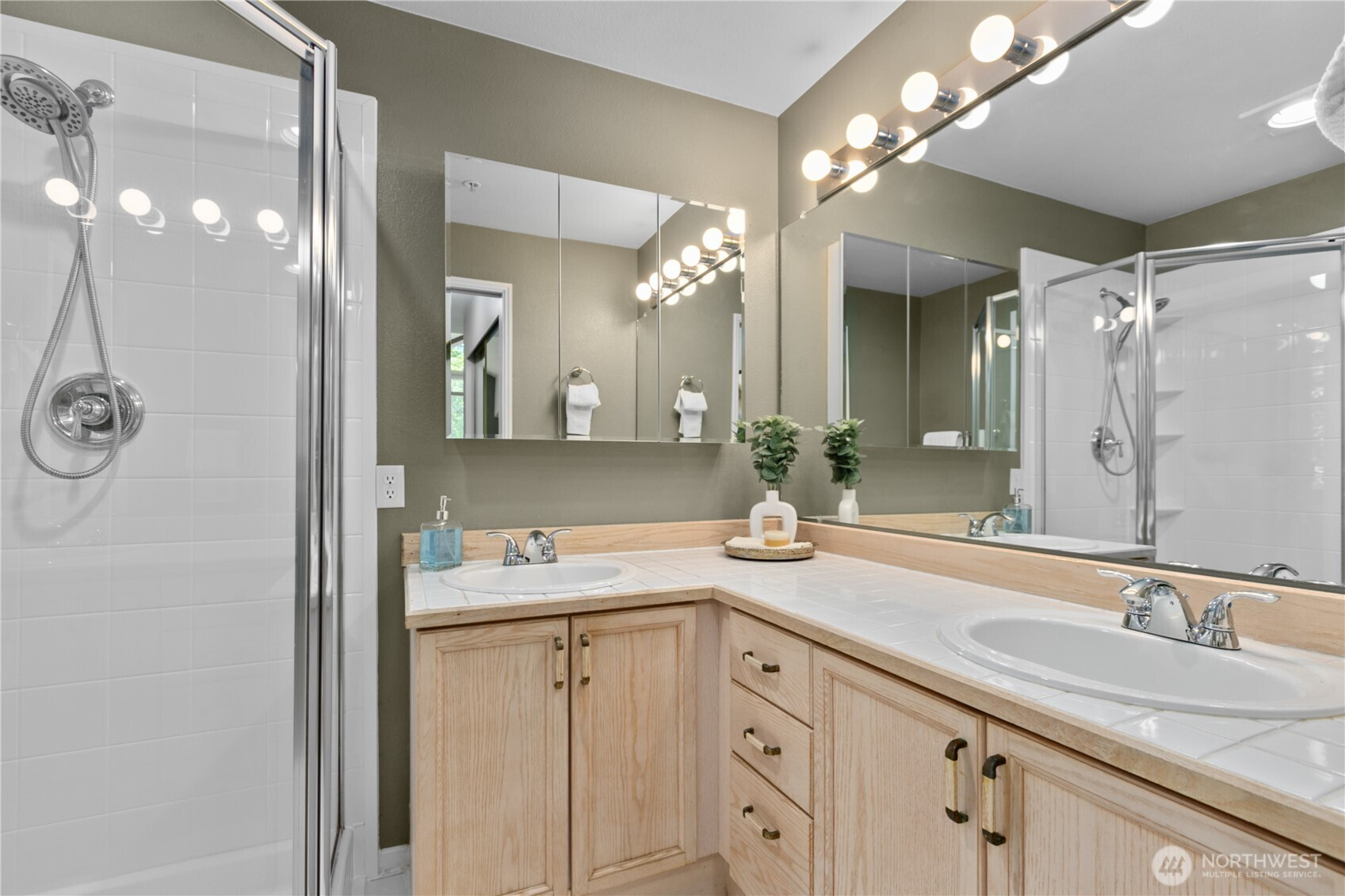 16019 Waynita Way NE, Bothell, WA 98011