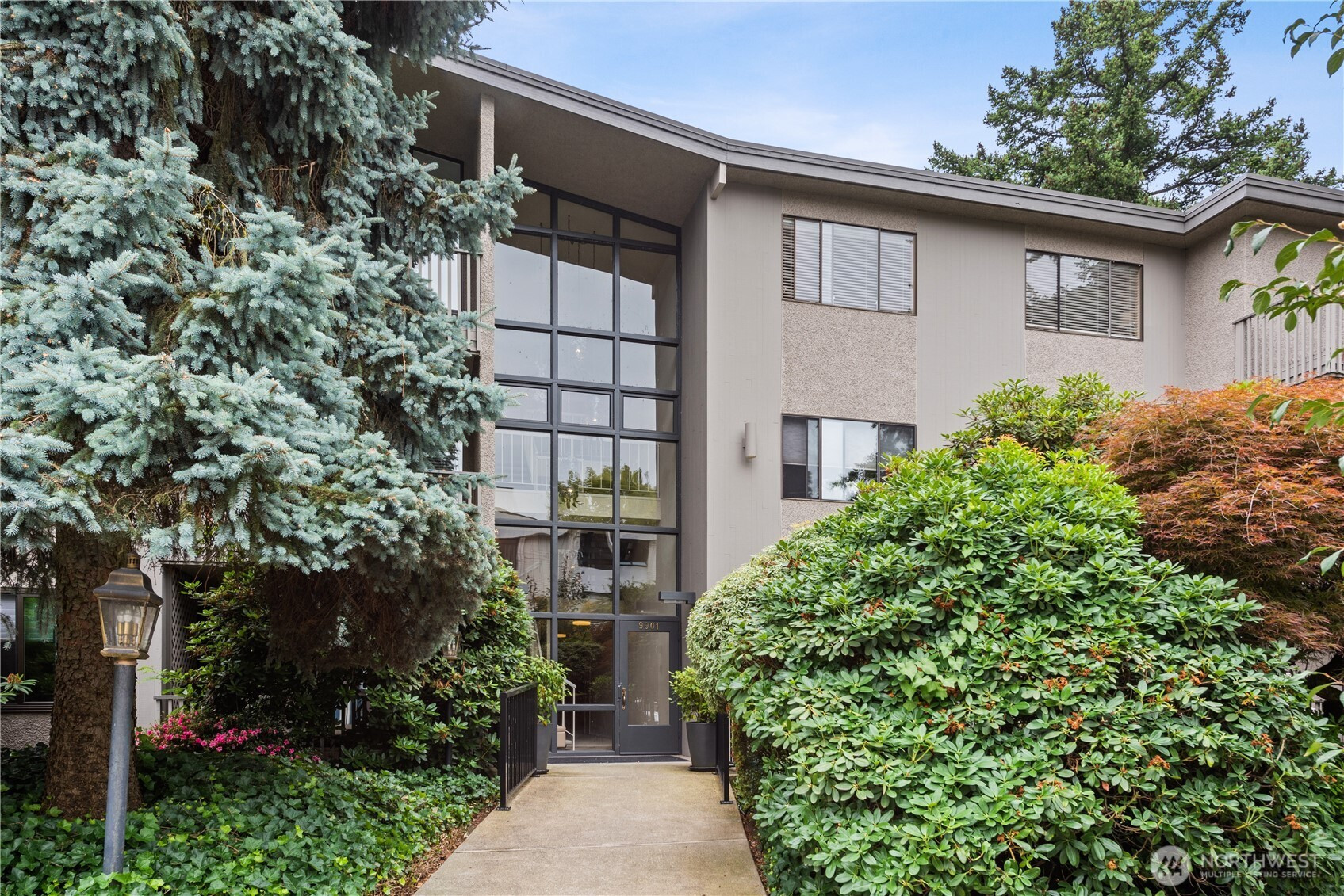 9901 NE 4th Street, Bellevue, WA 98004
