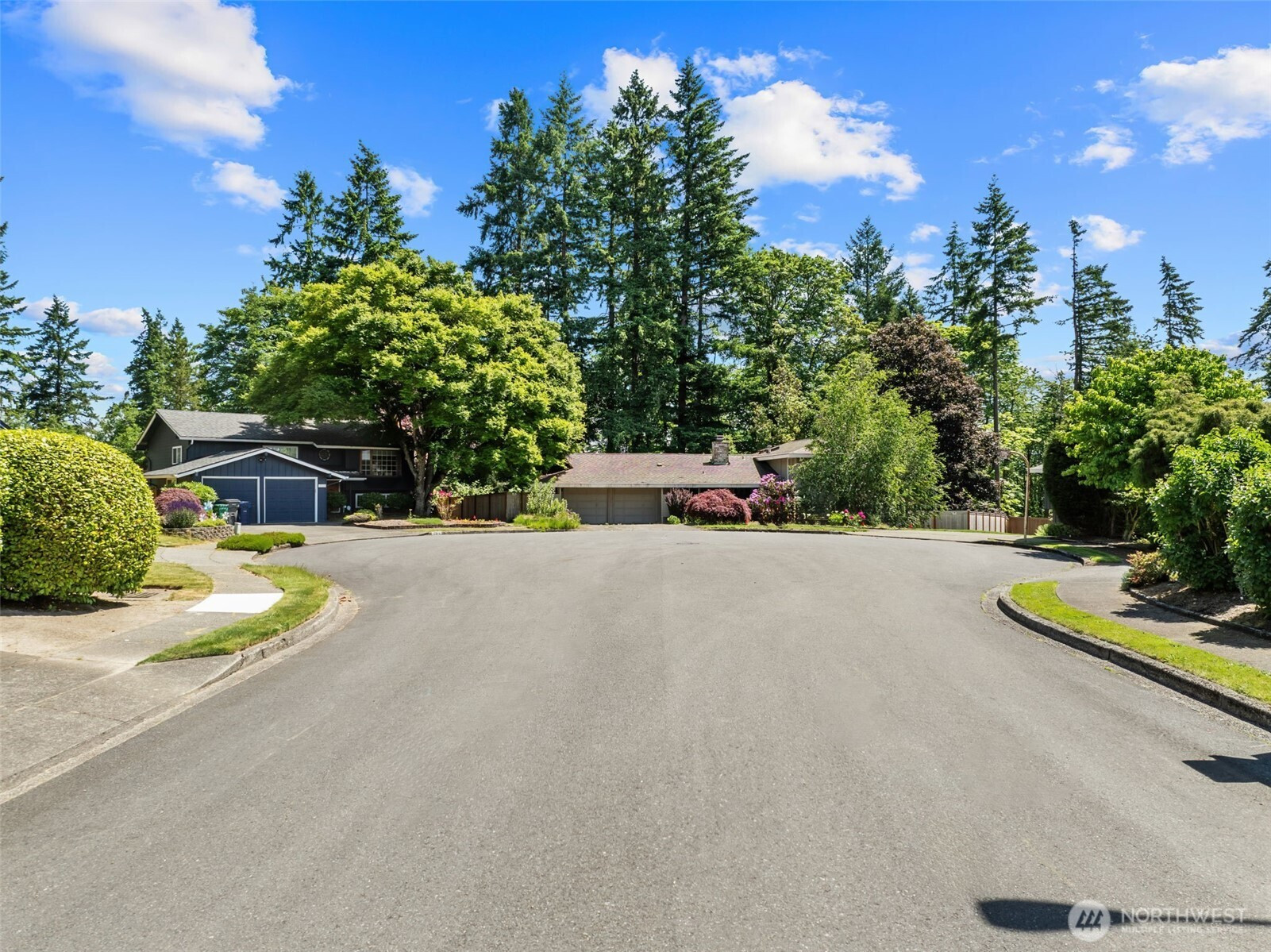 17517 NE 22nd Court, Redmond, WA 98052