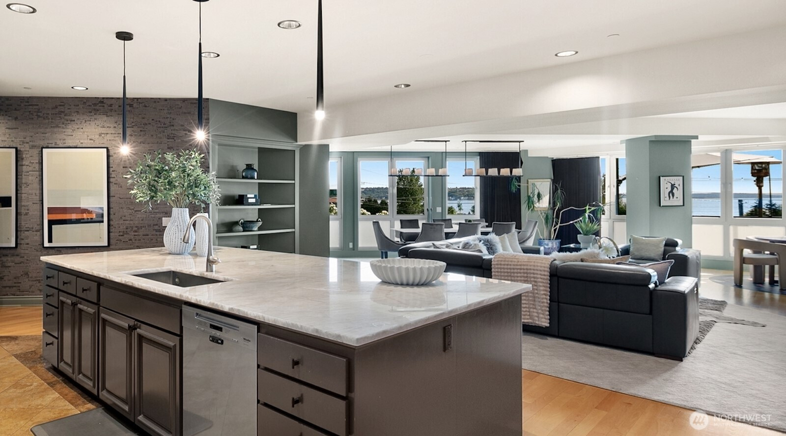 505 W Mercer Place, Seattle, WA 98119