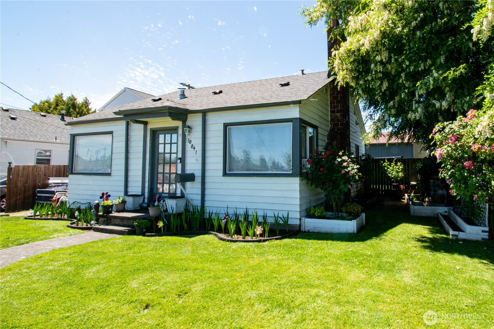 10041 15th Avenue SW, Seattle, WA 98146