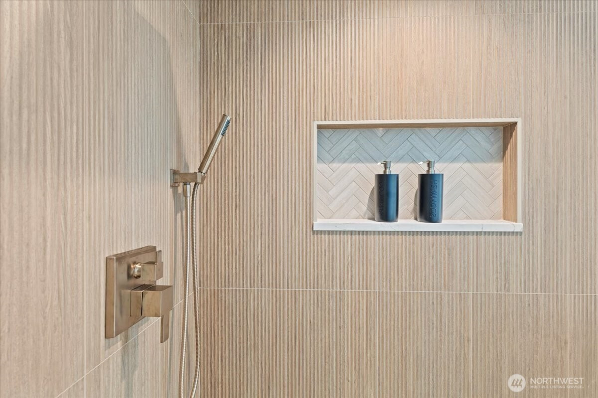 9220 211th Place NE, Redmond, WA 98053