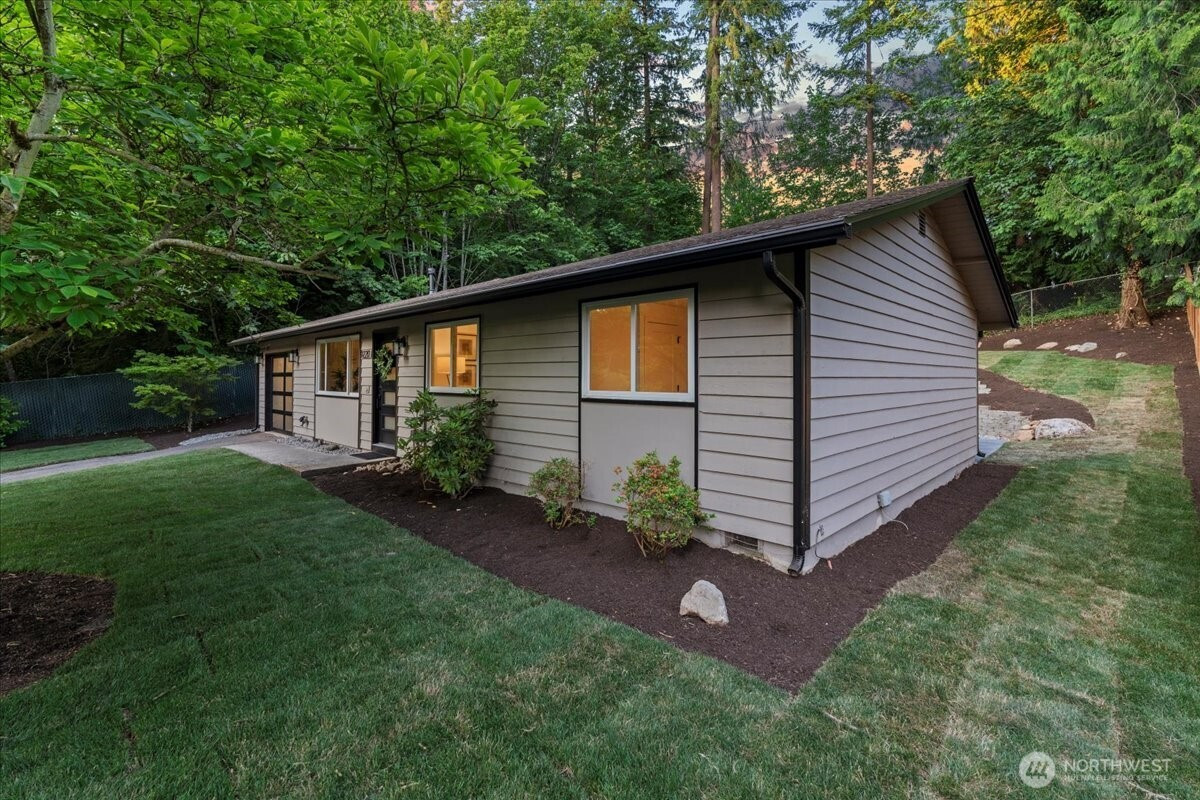 9220 211th Place NE, Redmond, WA 98053