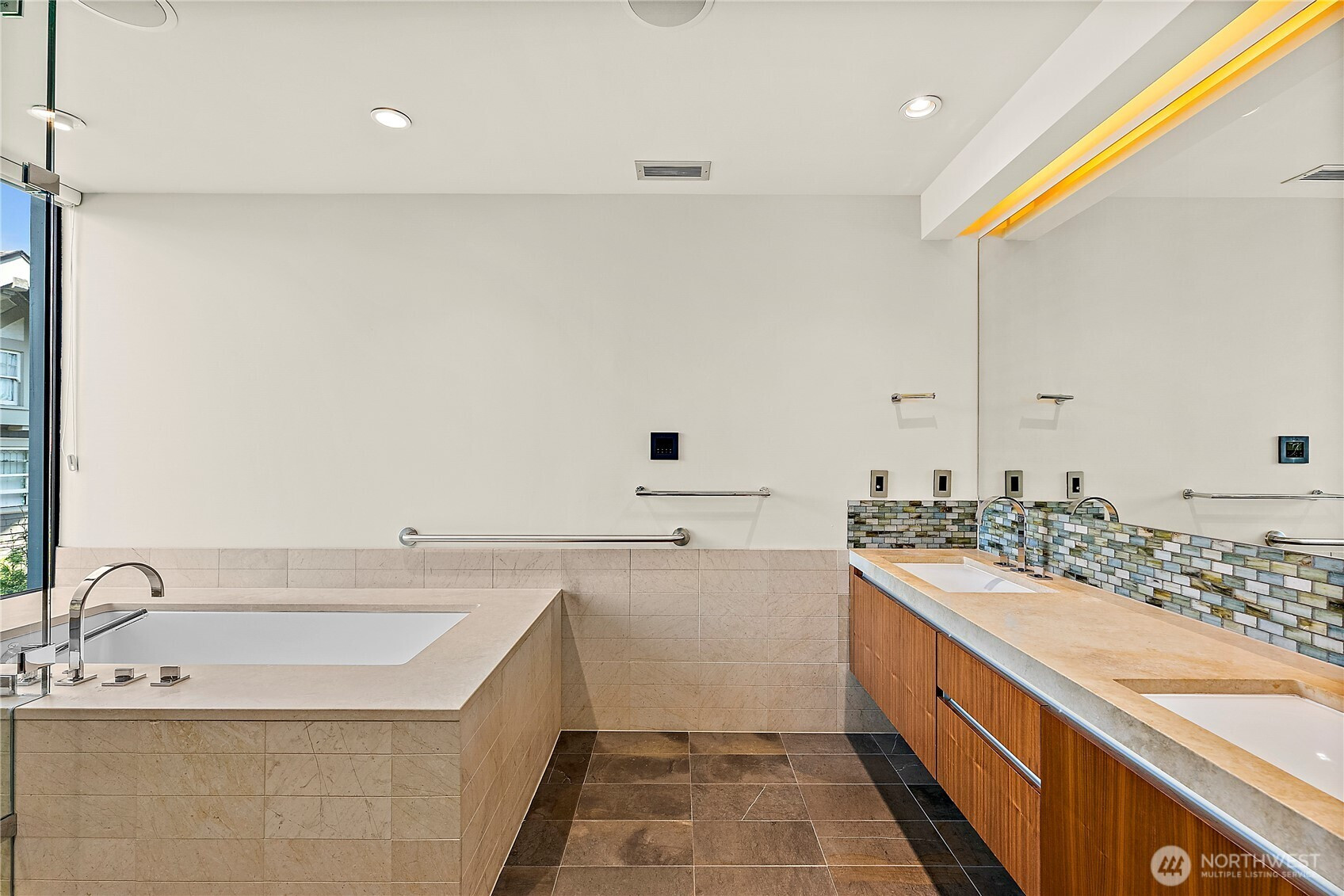 302 N Stadium Way, Tacoma, WA 98403