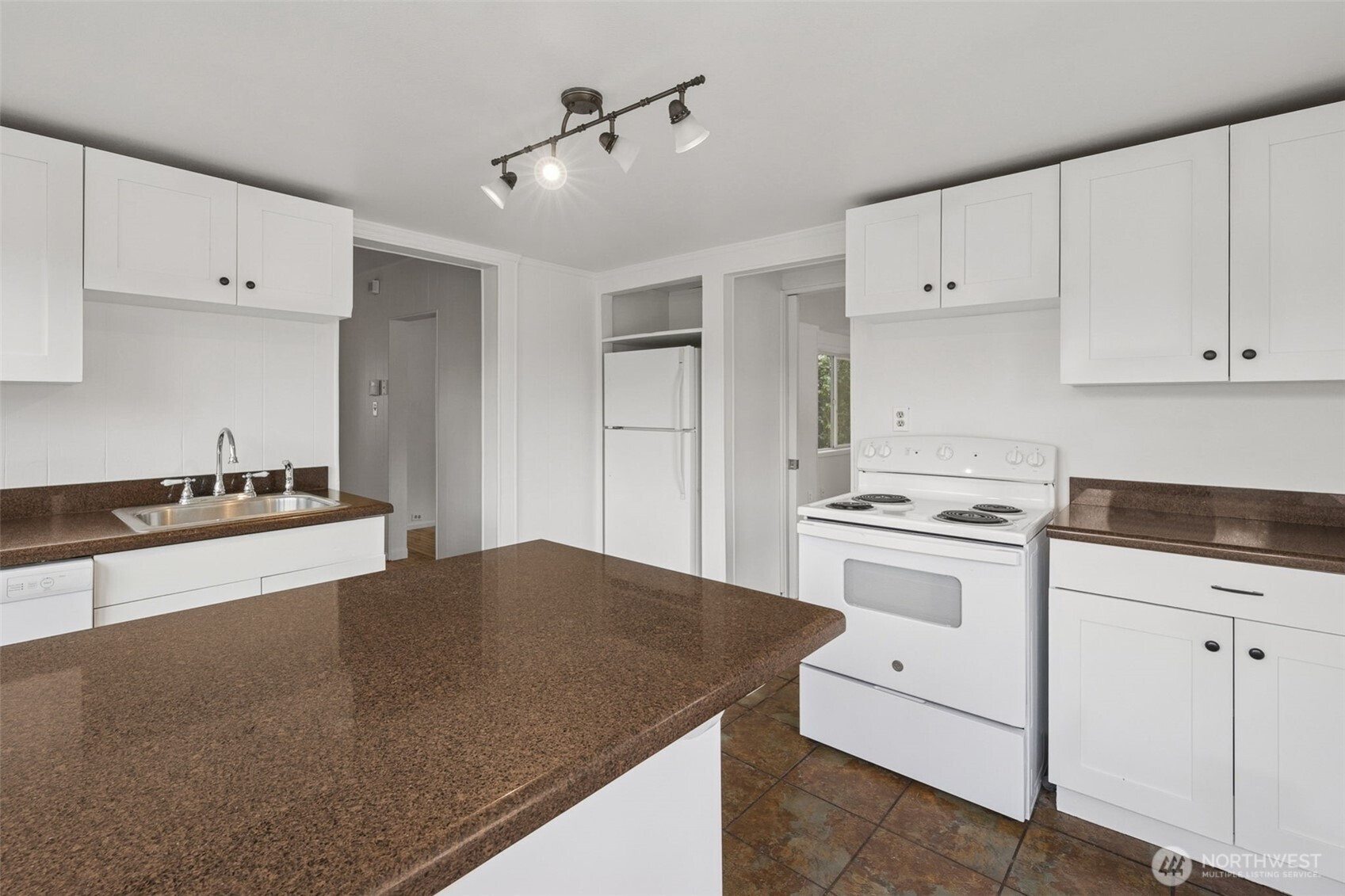 3586 E L Street, Tacoma, WA 98404