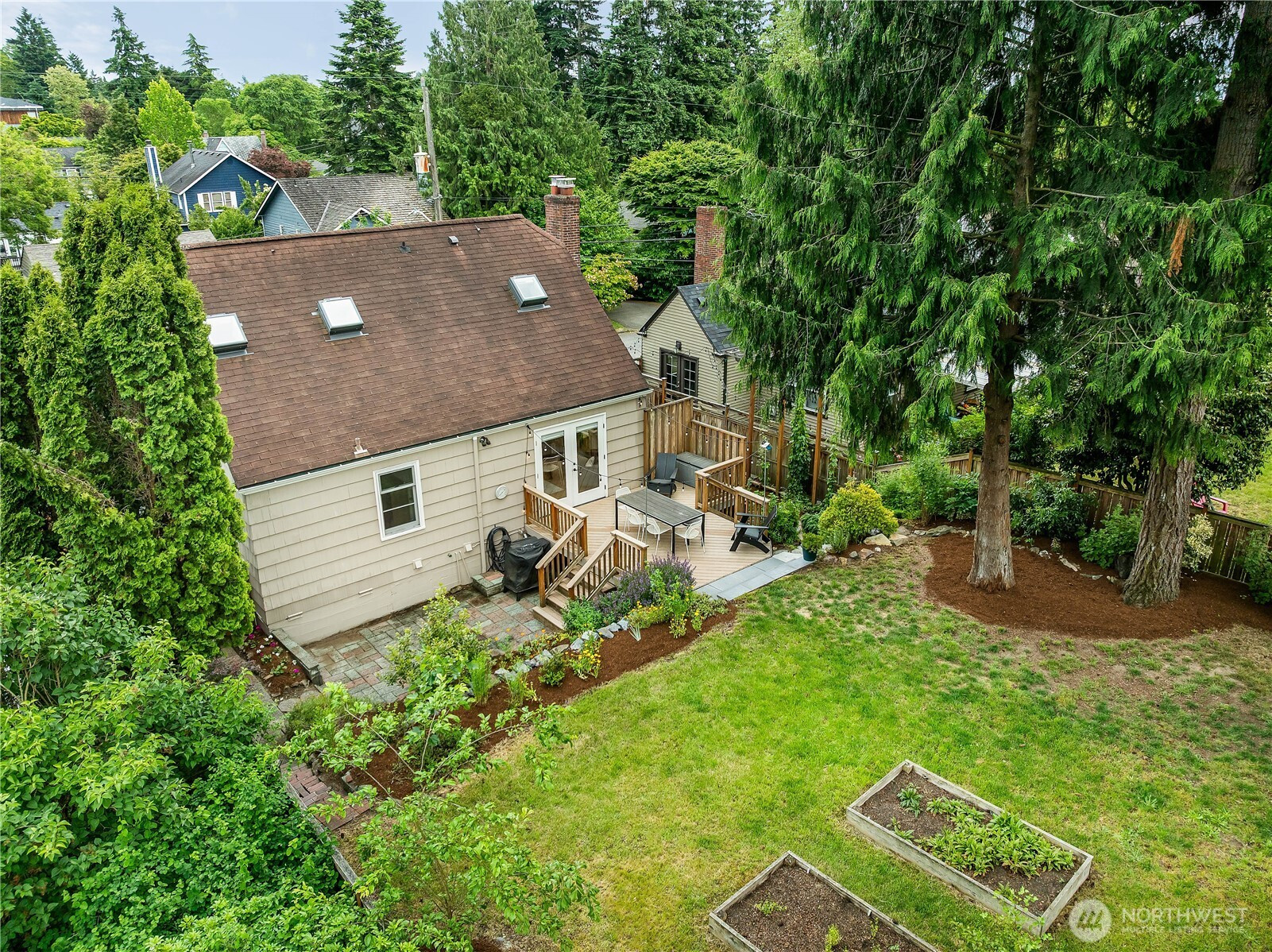 5725 39th Avenue NE, Seattle, WA 98105