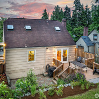 5725 39th Avenue NE, Seattle, WA 98105