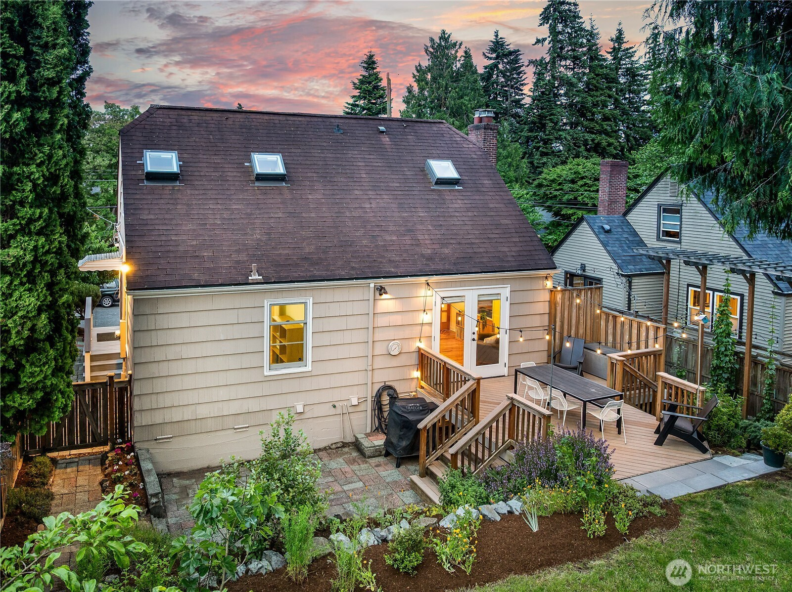 5725 39th Avenue NE, Seattle, WA 98105