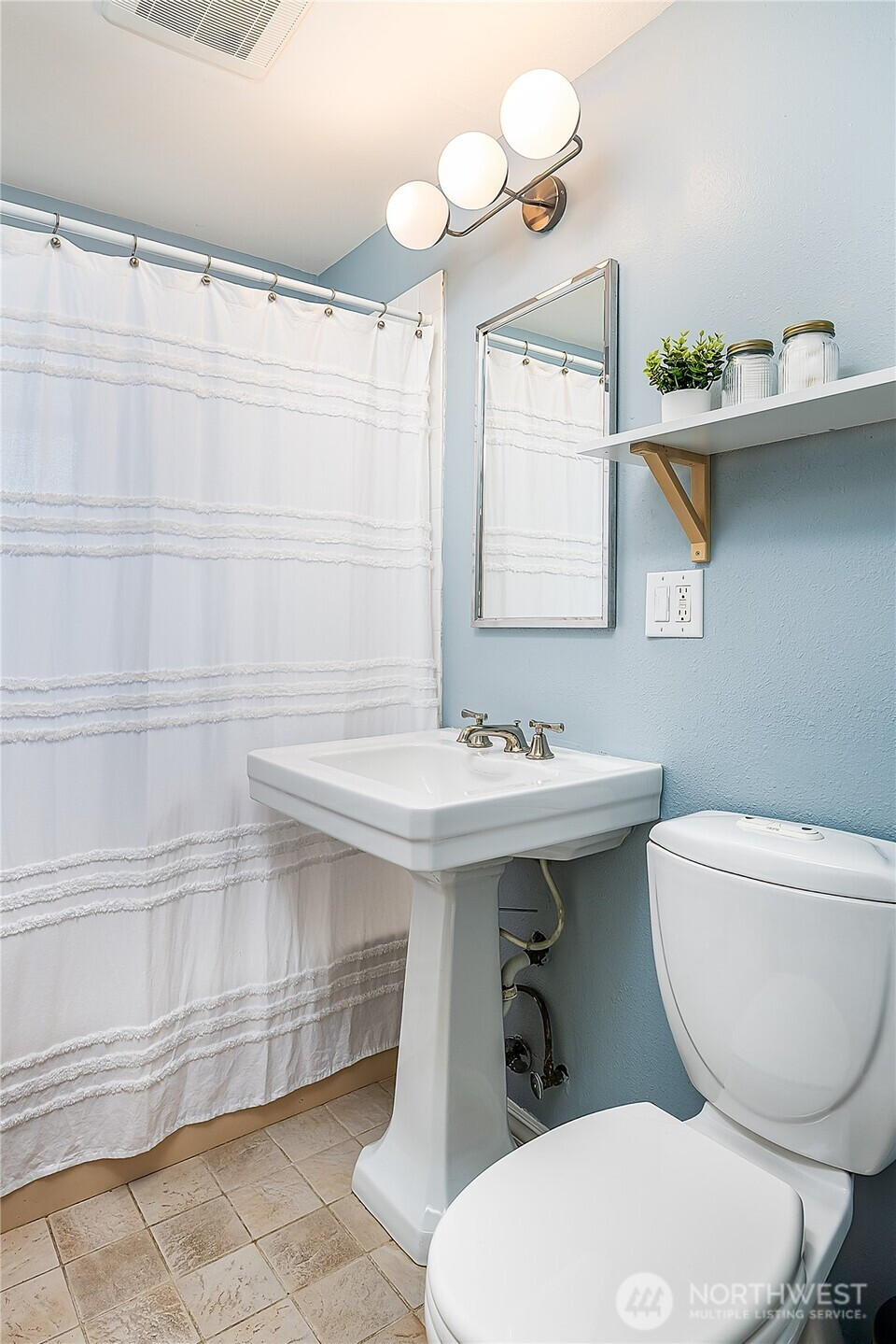 5725 39th Avenue NE, Seattle, WA 98105