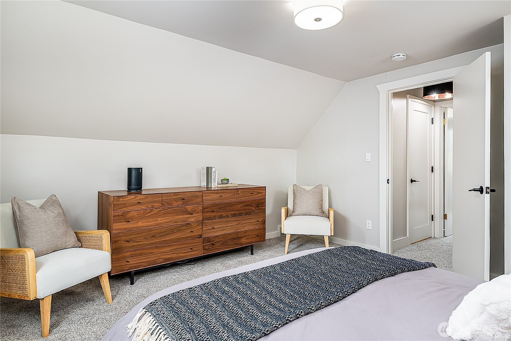 5725 39th Avenue NE, Seattle, WA 98105