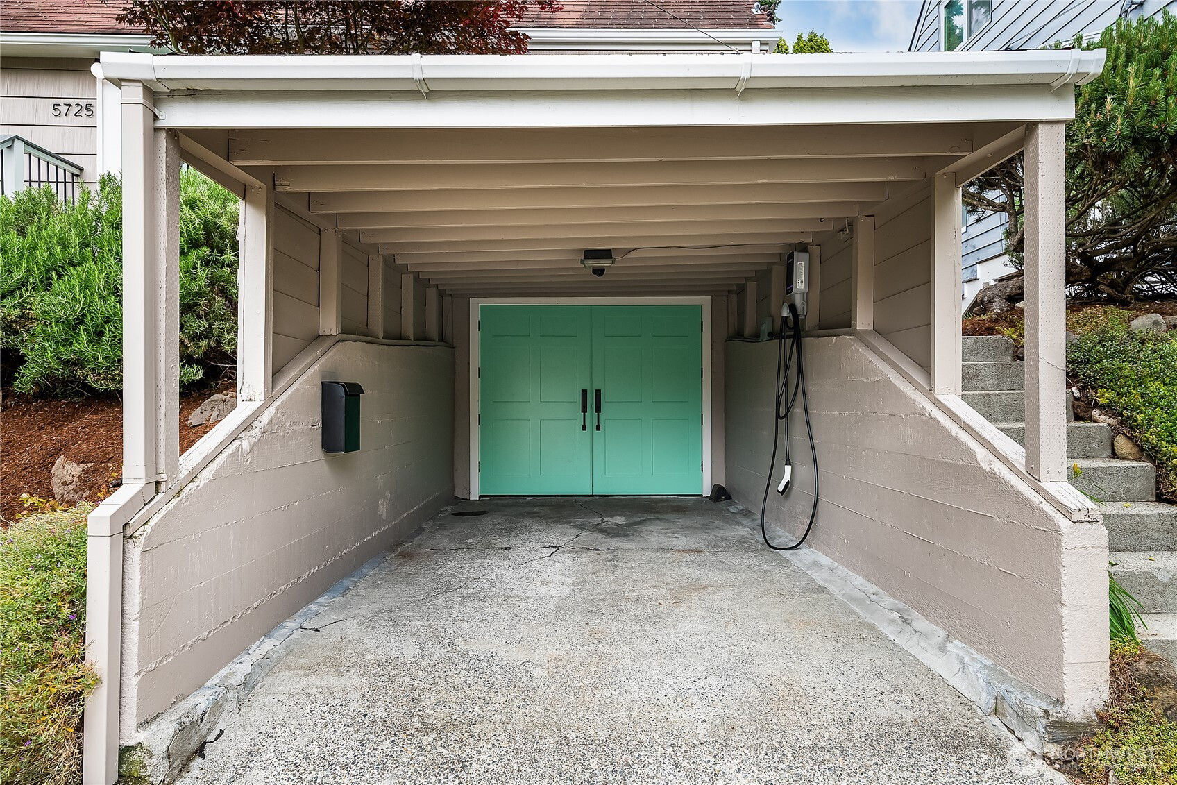 5725 39th Avenue NE, Seattle, WA 98105