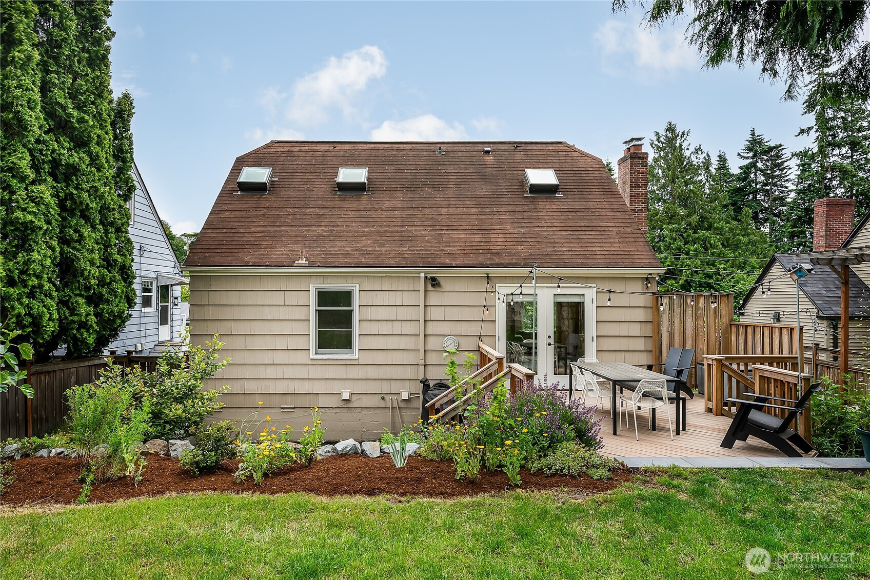 5725 39th Avenue NE, Seattle, WA 98105