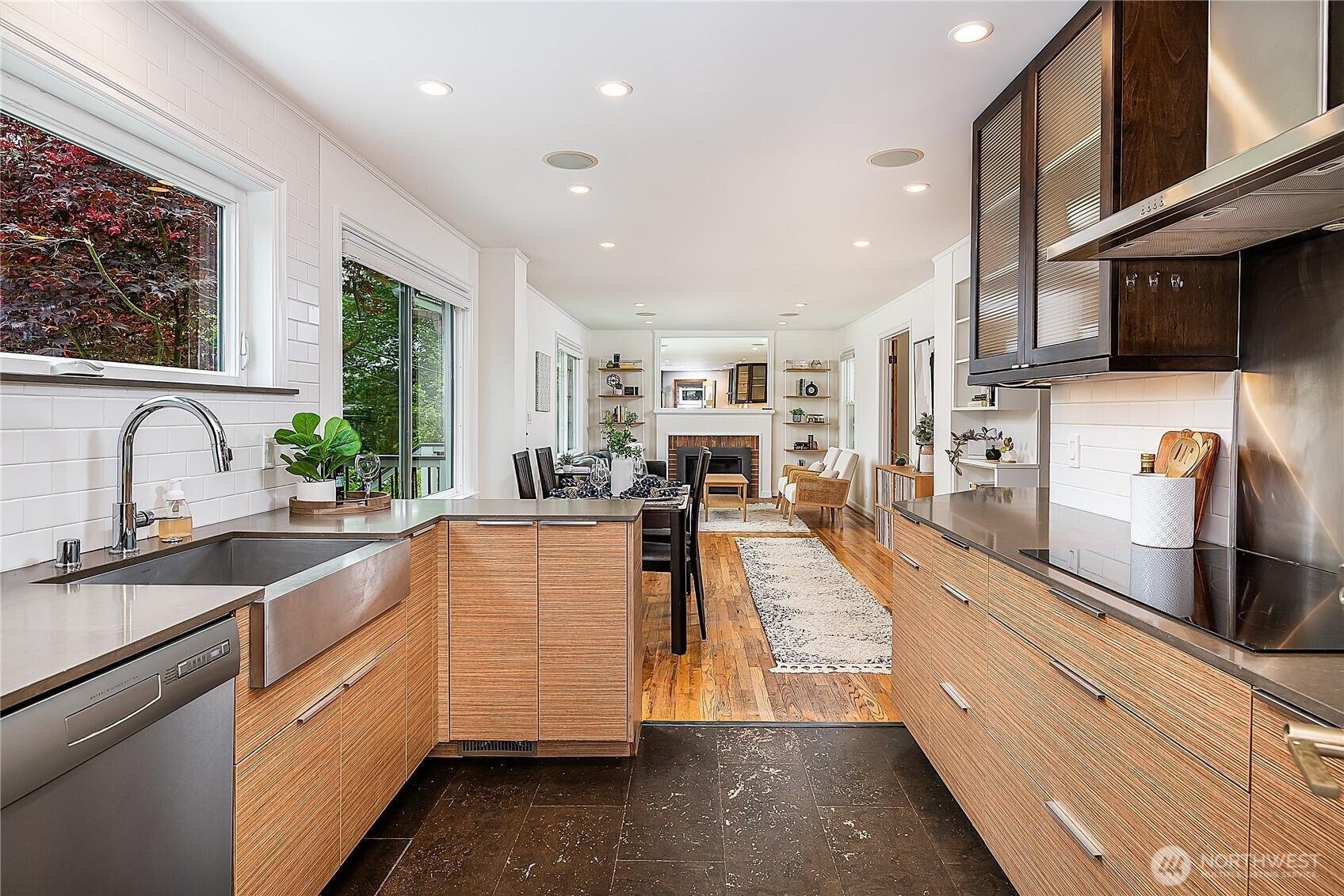 5725 39th Avenue NE, Seattle, WA 98105