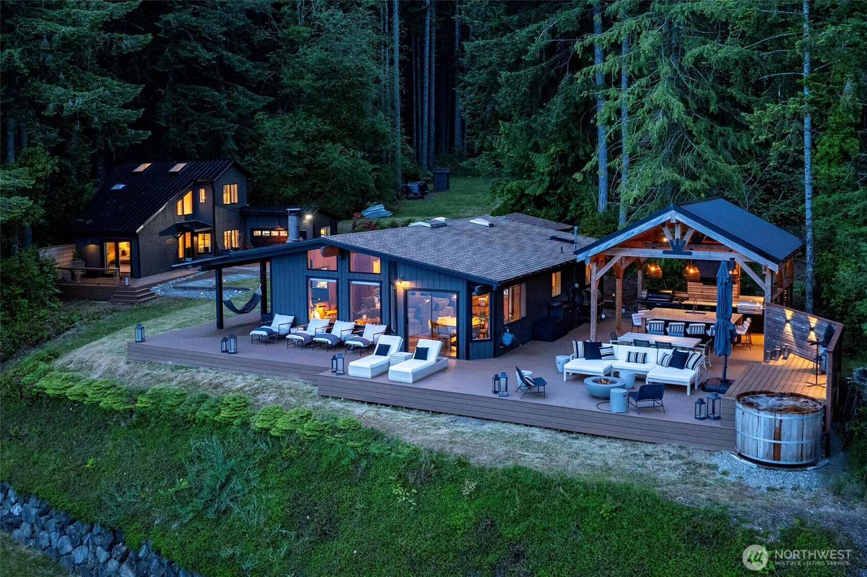 6570 E Grapeview Loop Road, Allyn, WA 98524