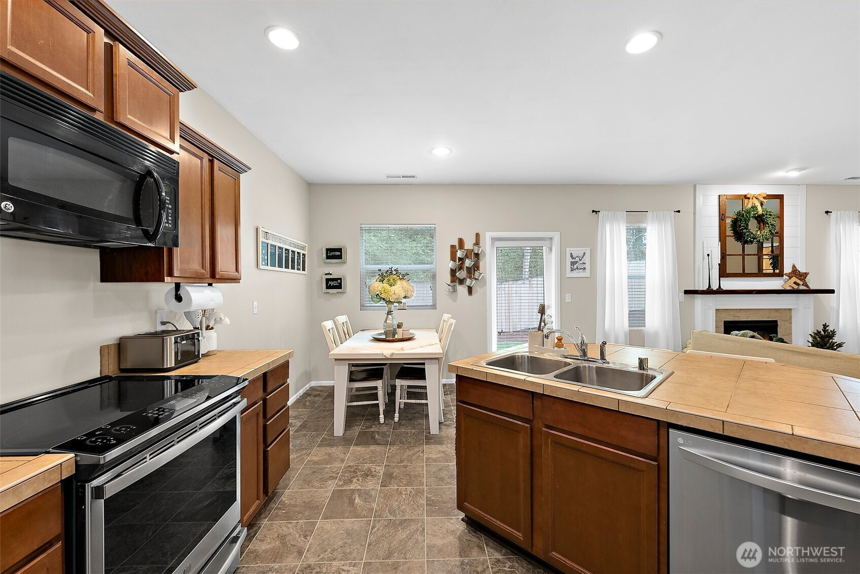 18219 73rd Avenue E, Puyallup, WA 98375