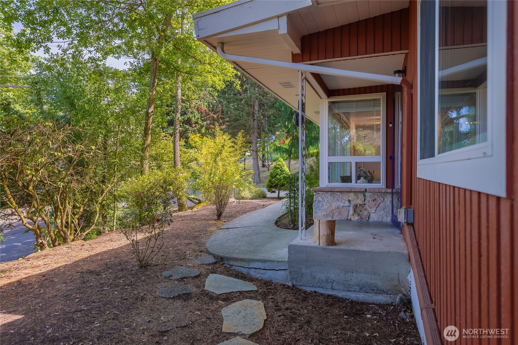 2463 74th Avenue SE, Mercer Island, WA 98040