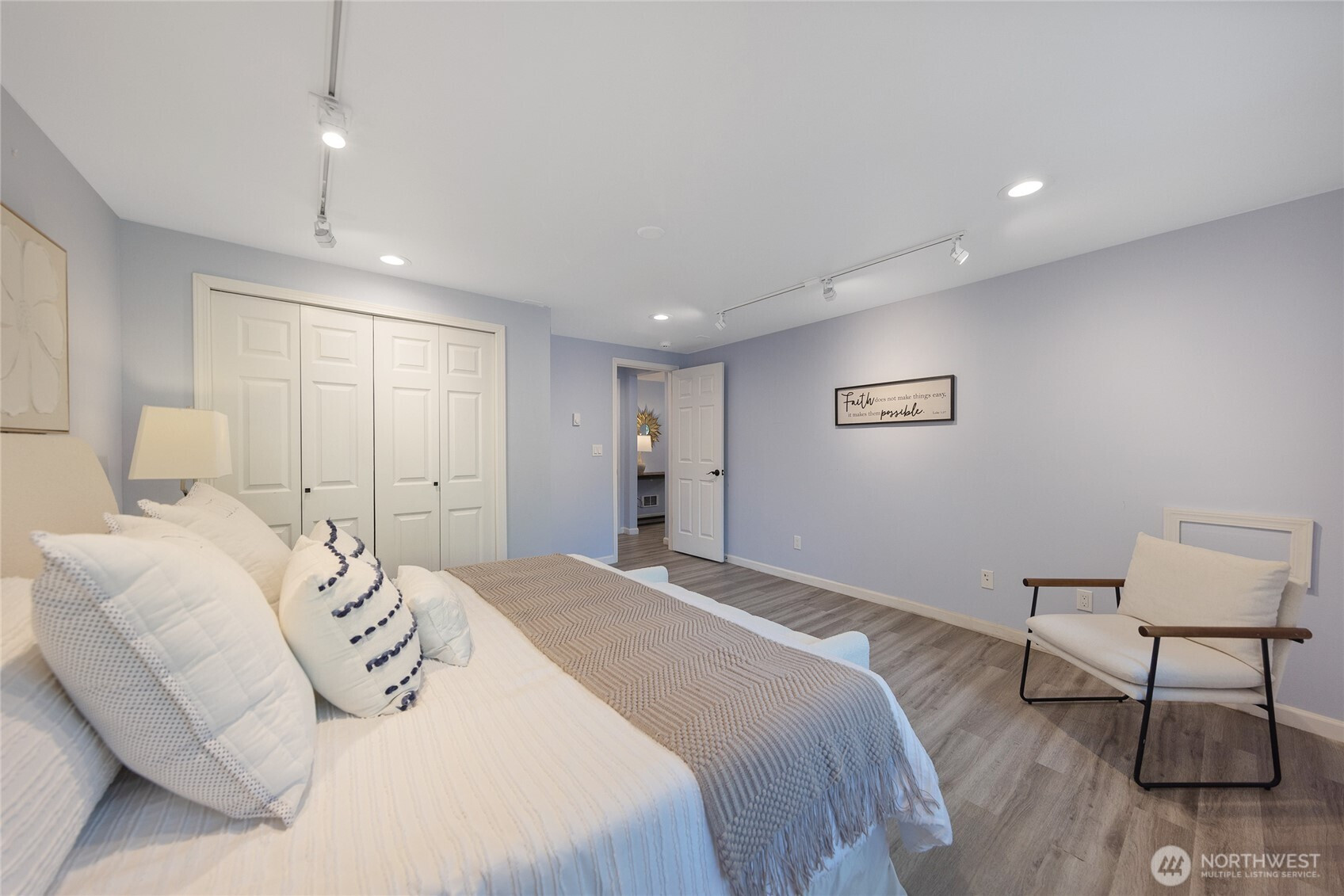 2463 74th Avenue SE, Mercer Island, WA 98040