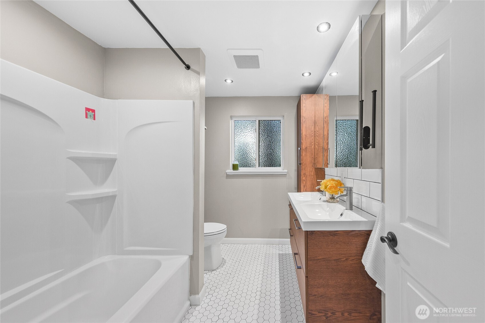 2463 74th Avenue SE, Mercer Island, WA 98040